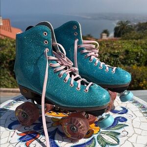 Teal Glitter High-Top Quad Roller Skates with Pink Laces